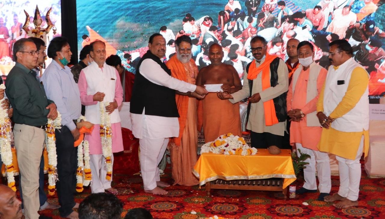 रतलाम : शहर विधायक चैतन्य काश्यप ने राम मंदिर निर्माण में समर्पित की 1 करोड़ की राशी