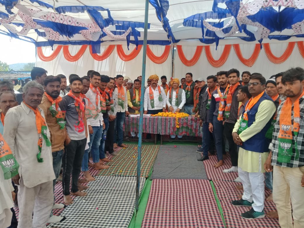 रतलाम : कांग्रेस को झटका, 100 से अधिक काँग्रेस कार्यकर्ता बने भाजपाई