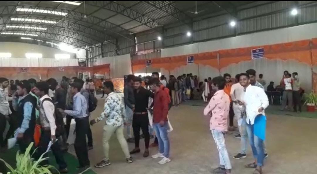 उज्जैन : पढाई - लिखाई, योग्यता के बाद भी रोजगार को तरसते बेरोजगार दिव्यांग