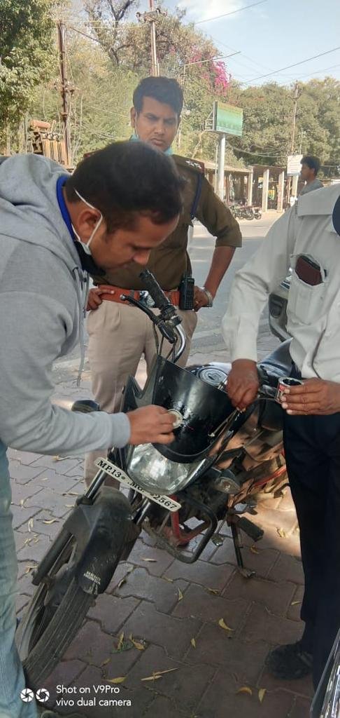 उज्जैन : प्रेस शब्द लिखे वाहनों पर कार्यवाही,कई फर्जी चेहरे बेनकाब