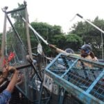 कोलकाता : सचिवालय के सामने प्रदर्शन कर रहे वाम समर्थकों को पुलिस ने दबोचा