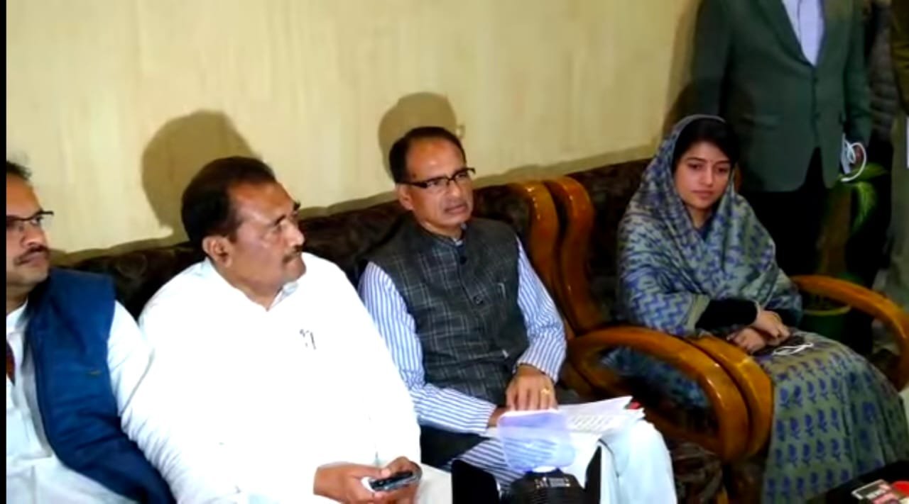 सीधी : सीएम शिवराज को मच्छर ने काटा, उपयंत्री निलंबित