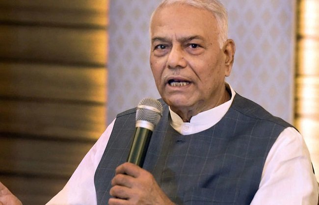 बंगाल विधानसभा चुनाव : पूर्व भाजपा नेता, केन्द्रीय मंत्री यशवंत सिन्हा तृणमूल कांग्रेस में शामिल हुये