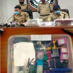 रतलाम : नकली नोट मामला- पुलिस की घर व गोदाम पर दबिश, एसपी ने की प्रेस वार्ता 3 रतलाम : नकली नोट मामला- पुलिस की घर व गोदाम पर दबिश, एसपी ने की प्रेस वार्ता