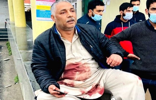 देश : सोपोर में आतंकी हमला, पार्षद व एसपीओ की मौत