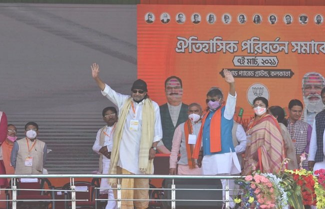 कोलकाता : भाजपा में शामिल हुए मशहूर अभिनता मिथुन चक्रवर्ती