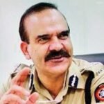 मुंबई पुलिस कमिश्नर परमबीर सिंह को हटाया गया