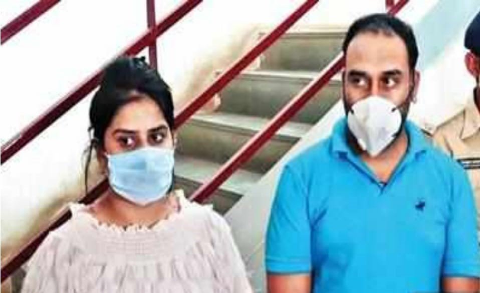 रतलाम : गुजरात के कच्छ पुलिस की कार्रवाई , रतलाम की दम्पति लगभग 12 लाख रुपये के नकली नोटों के साथ गिरफ्तार