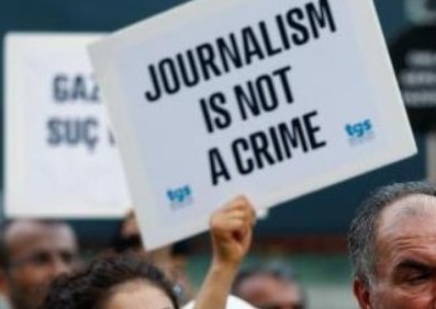 रतलाम : व्हाट्सअप मैसेज पर कर दी पत्रकार पर FIR, मीडिया जगत में आक्रोश !