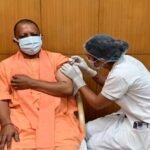 उत्तरप्रदेश : मुख्यमंत्री योगी आदित्यनाथ ने भी लगवाई कोरोना वैक्सीन की पहली डोज