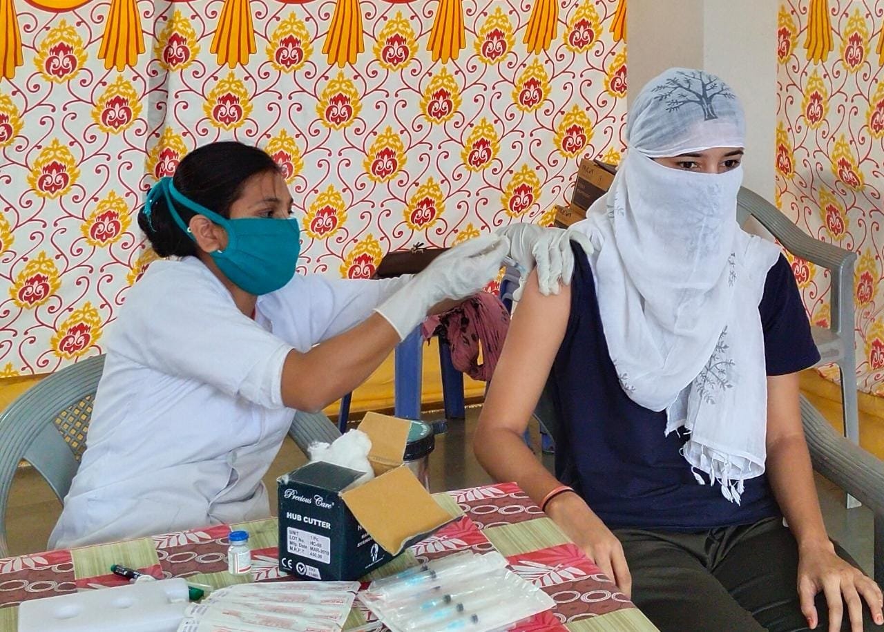 रतलाम : टीकाकरण स्लॉट बुक करने से पहले जान ले यह ख़बर वरना पछताना पड़ेगा ! और ई-पास पर क्या बोले एसपी गौरव तिवारी?