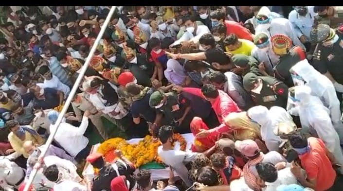रतलाम : शहीद कन्हैया के दाह संस्कार में उमड़ पड़े लोग, नम आँखों से दी विदाई, कोरोना पर भारी हुई देशभक्ति