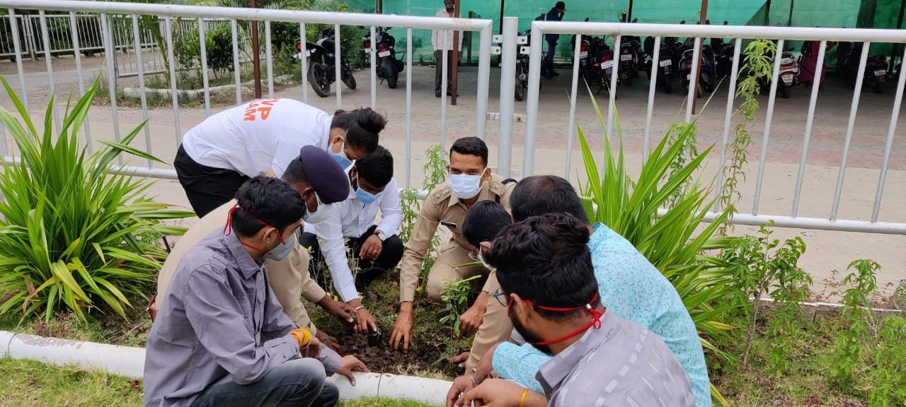 रतलाम : विश्व पर्यावरण दिवस पर विभिन्न संस्थाओं ने किया पौधारोपण, पर्यावरण संरक्षण की ली शपथ