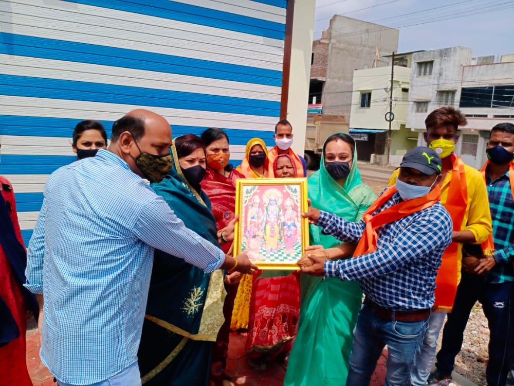 रतलाम: भाजपा झुग्गी झोपड़ी प्रकोष्ठ ने किया वार्ड 9 के सफाईकर्मियों का सम्मान