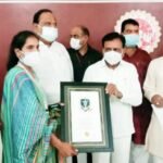 रतलाम : शहर की अंजू सूर्यवँशी ने बनाया "वर्ल्ड रिकॉर्ड", कोरोना जागरूकता के एक साथ 2 लाख Whatsapp सन्देश भेजे