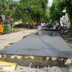 रतलाम : अधर में लटके रोड़ कार्य को कलेक्टर कुमार पुरुषोत्तम ने दी गति, जनता ने दिया कलेक्टर साहब को धन्यवाद