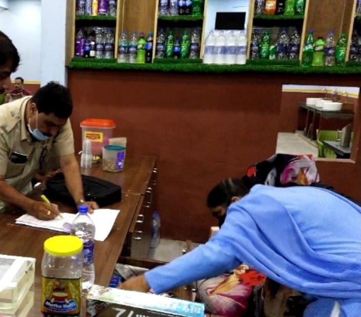 रतलाम : कलेक्टर कुमार पुरुषोत्तम की दो टूक, सहा. जिला आबकारी अधिकारी आर. सी. बारोड़ और उप निरीक्षक चेतन वेद को नोटिस