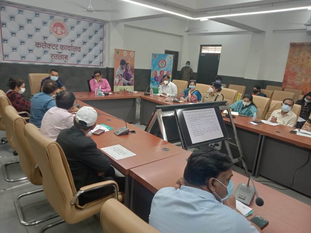 रतलाम : दो पंचायत सचिव निलंबित, चार CDPO को शौकाज नोटिस