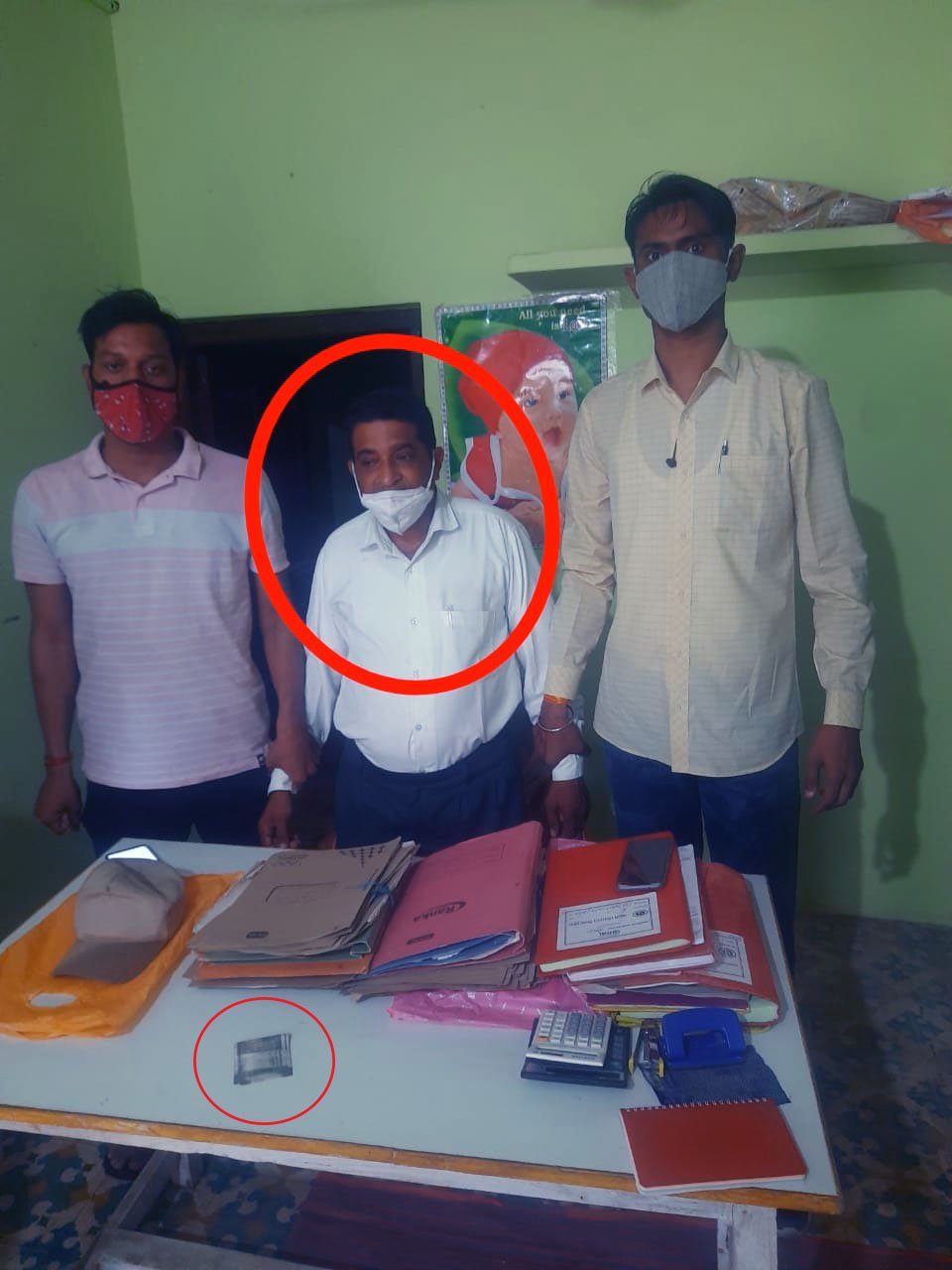 रतलाम : पंचायत सचिव घुस लेते रंगेहाथ गिरफ्तार, रतलाम में घूसखोरी के बढ़ते मामले