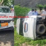 देवास : बाल बाल बचे खंडवा विधायक देवेन्द्र वर्मा, स्कार्पियो खाई में गिरी