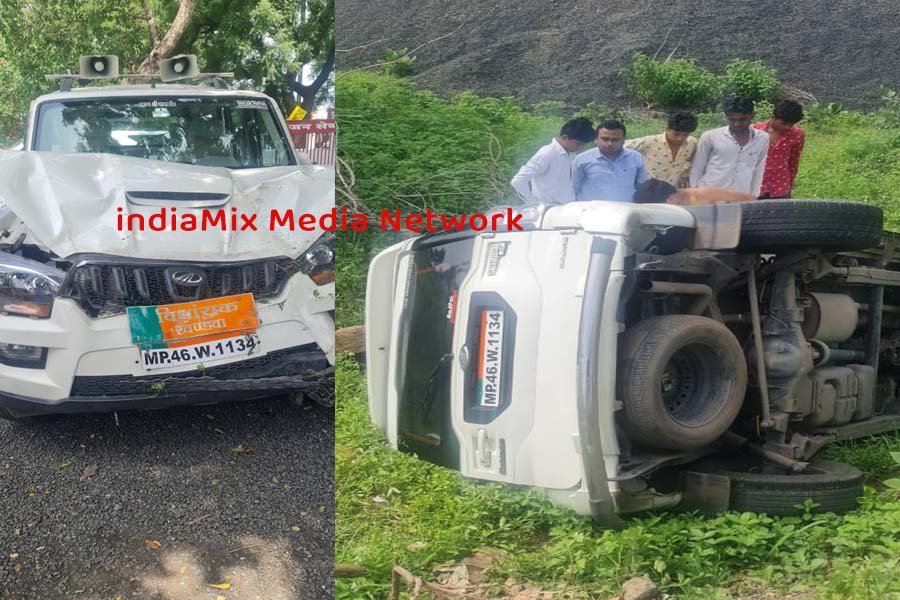 देवास : बाल बाल बचे खंडवा विधायक देवेन्द्र वर्मा, स्कार्पियो खाई में गिरी