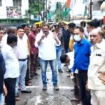 रतलाम : कांग्रेस की "गड्ढा कूद प्रतियोगिता", ख़राब सड़कों पर खेले कांग्रेसी