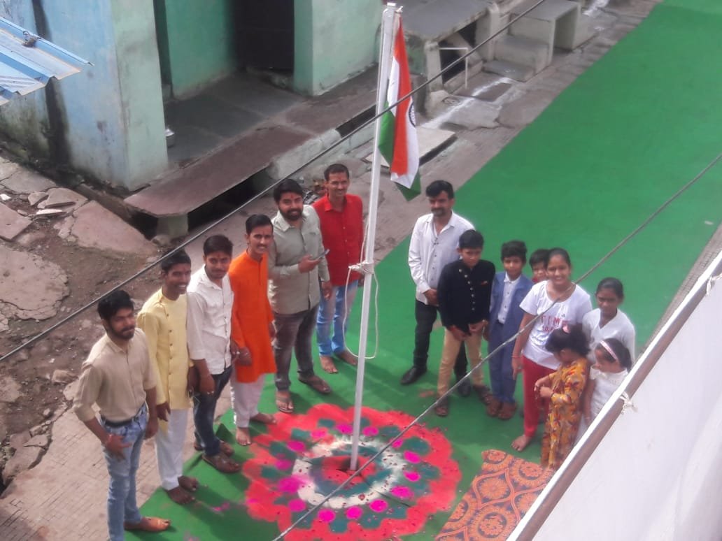 रतलाम : हर्षोल्लास के साथ मनाया गया स्वतंत्रता दिवस, शहर में हुआ विभिन्न स्थानों पर ध्वजारोहण