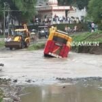 रतलाम : बस उतरी नदी में, कोई हताहत नहीं