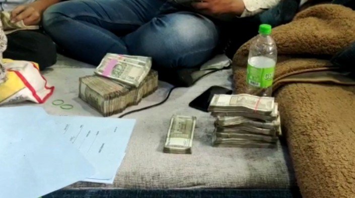 रतलाम : सुबह 4 बजे लोकायुक्त का छापा, झाबुआ, इंदौर सहित रतलाम में हुई प्रबंधक के खिलाफ कार्यवाही