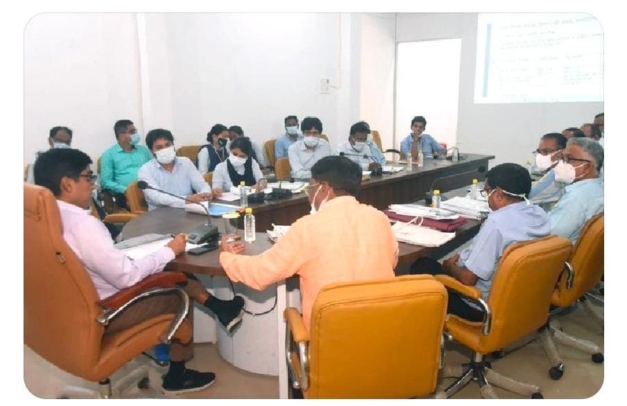 रतलाम : निगम के कार्यो से नाखुश कलेक्टर ने दिए कई निर्देश, अधिकारियों को सख्त हिदायत