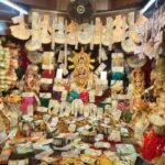 रतलाम : देशभर में चर्चा रतलाम के लक्ष्मीमाता मंदिर की, माणकचौक में सजता आभूषणों से भव्य दरबार