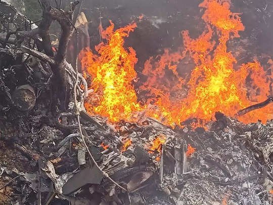 हेलीकॉप्टर क्रेश : देश के पहले CDS जनरल बिपिन रावत नहीं रहें, पुष्टि हुई। हेलीकॉप्टर हादसे में हुई दुःखद मृत्यु