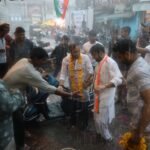 रतलाम : झमाझम बारिश में महापौर उम्मीदवार मयंक जाट पर लगी आशीर्वाद की झड़ी