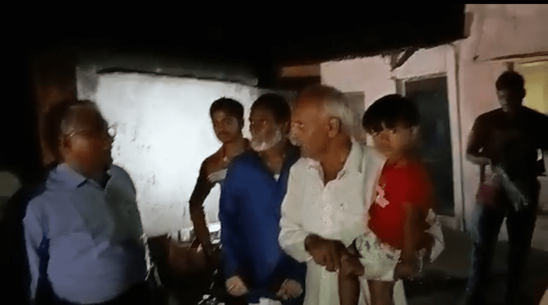 रतलाम : शहर विधायक चेतन्य कश्यप उकाला रोड पर स्ट्रीट लाइट का उद्घाटन कर चले गए, क्षेत्रीय पार्षद की उपेक्षा से नाराज़ लोगो ने की नारेबाजी