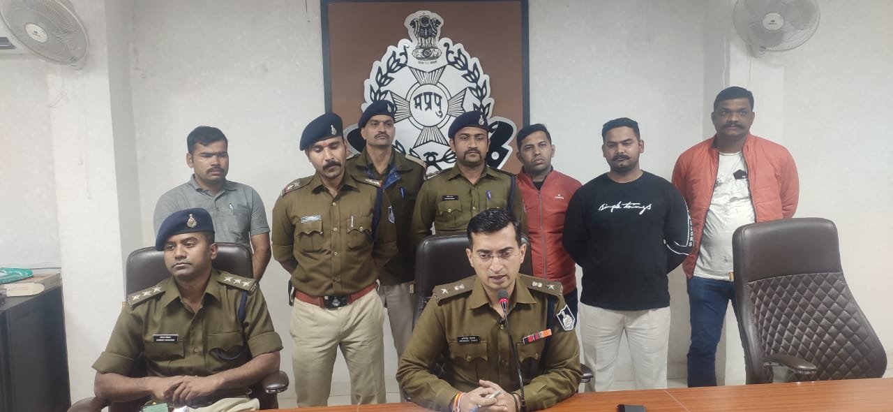 रतलाम : ट्रैक्टर चोर गिरोह के 8 आरोपियों में अब तक 4 गिरफ्तार, चारों आरोपियों को 2 दिन का पुलिस रिमांड