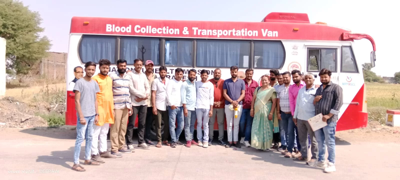 रतलाम : हेल्पिंग हैंड्स ग्रुप के सहयोग से रक्तदान शिविर का आयोजन