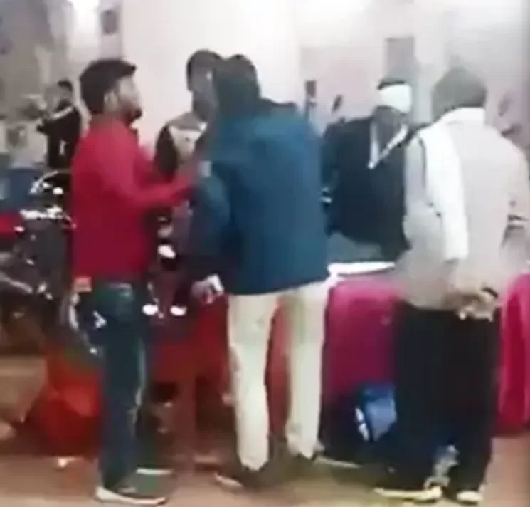 ग्वालियर : दूल्हा होंडा शाइन देखकर हुआ आगबबूला बोला अपाचे चाहिए, दुल्हन के भाई को पीटा, बारात लौटी