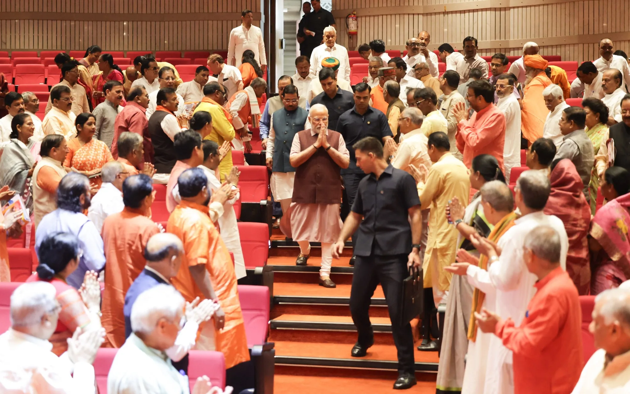 ईस्ट इंडिया कंपनी, इंडियन मुजाहिदीन का जिक्र कर मोदी ने विपक्ष के गठबंधन I.N.D.I.A पर निशाना साधा