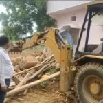 Sidhi Urination Case : आरोपी भाजपा नेता प्रवेश शुक्ला के घर पर चला मामा का बुलडोजर