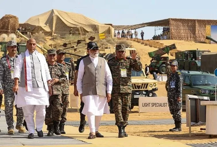 हमारी तोपों, टैंकों, लड़ाकू जहाजों की ये गर्जना ही तो देश की ताकत है - PM मोदी