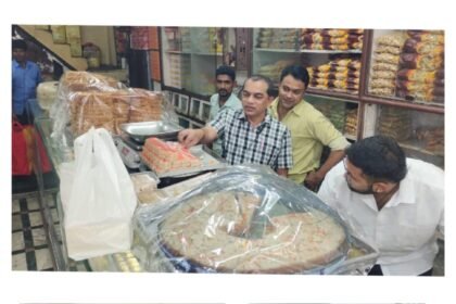 रतलाम : मिठाई में खराबी की शिकायत बाद जागा प्रशासन, फिर भी खाना पूर्ति