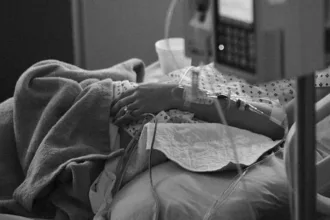 झारखंड : युवती के गुप्तांग से बह रहा था इतना खून कि लगाने पड़े 12 टांके, मामला संदेहास्पद